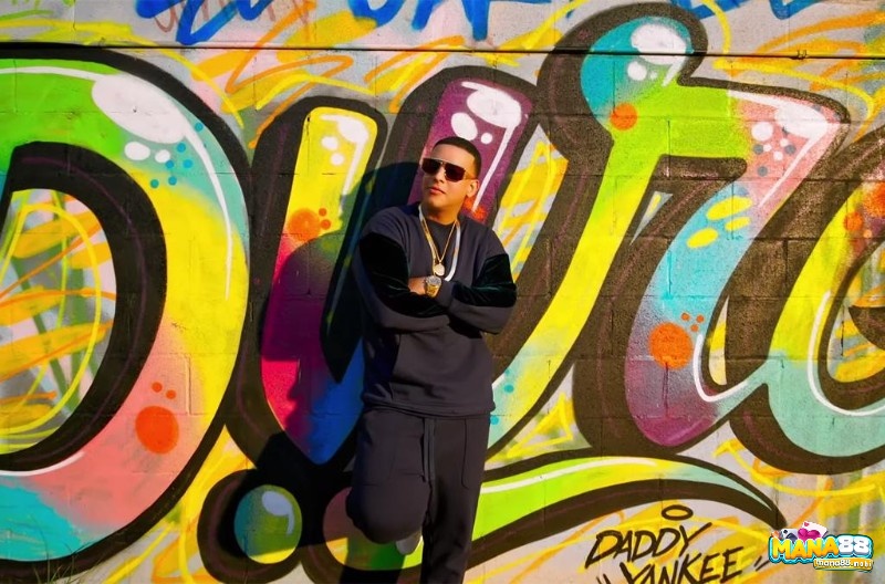 Daddy Yankee trong bài hát Dura với giai điệu Latin vui nhộn