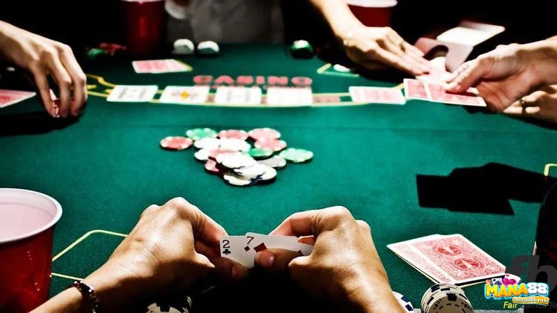 Phân biệt xì tố và Poker - Đặc điểm khác nhau của hai loại bài