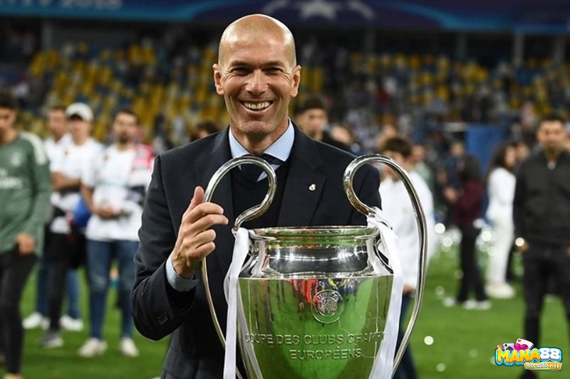 Tiểu sử Zinedine Zidane sinh ra trong gia đình gốc Algeria