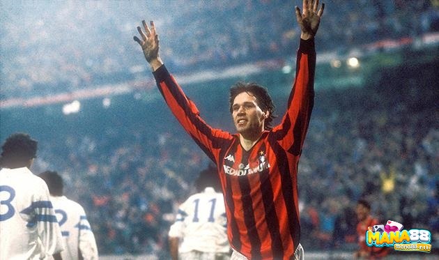 Marco Van Basten nhận quả bóng vàng Châu Âu năm 1992