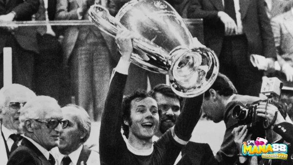 Franz Beckenbauer 3 lần liên tiếp cùng Bayern Munich vô địch C1 