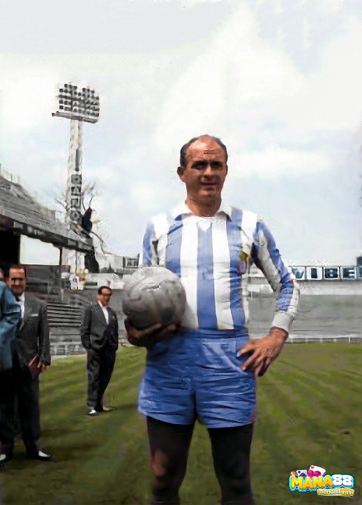 Alfredo Di Stefano đã giúp mang về là 9 bàn thắng cho Espanyol.