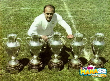 Alfredo Di Stefano luôn luôn là biểu tượng của bóng đá thế giới 