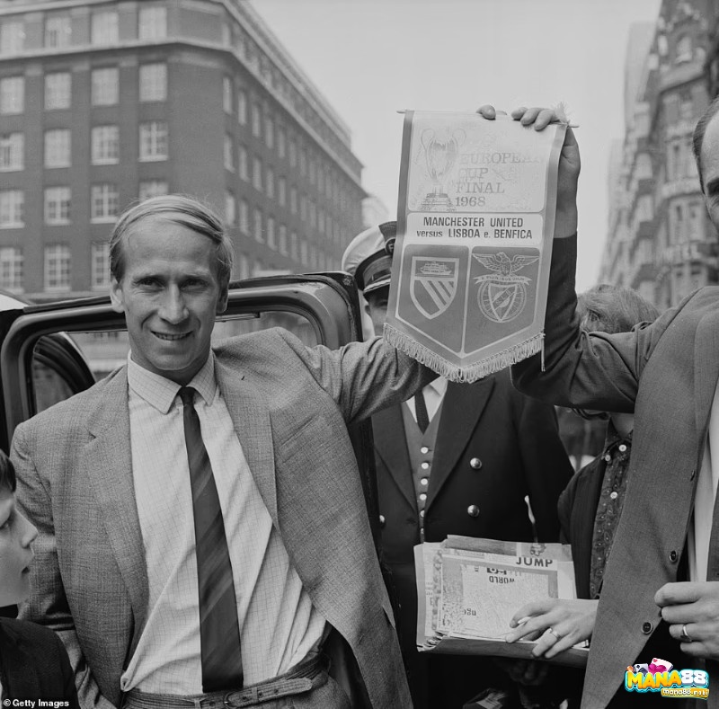 Charlton cùng CLB MU đã giành được chức vô địch UEFA Cup năm 1968