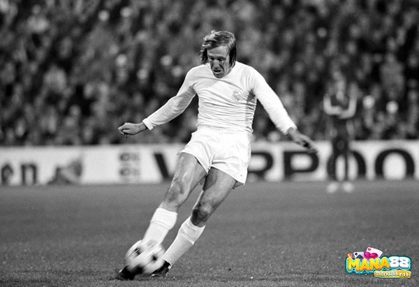 Gunter Netzer 2 lần cùng Real Madrid lên ngôi vô địch La Liga