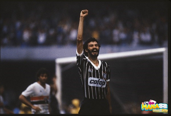 Socrates có 6 năm thi đấu trong màu áo của Corinthians