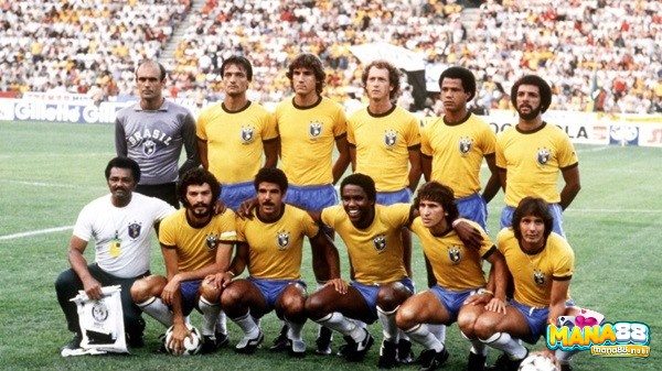 Đội tuyển Brazil của Socrates bị loại từ trận bán kết