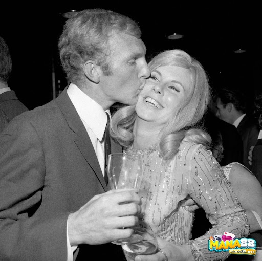 Bobby Moore và vợ Tina Moore