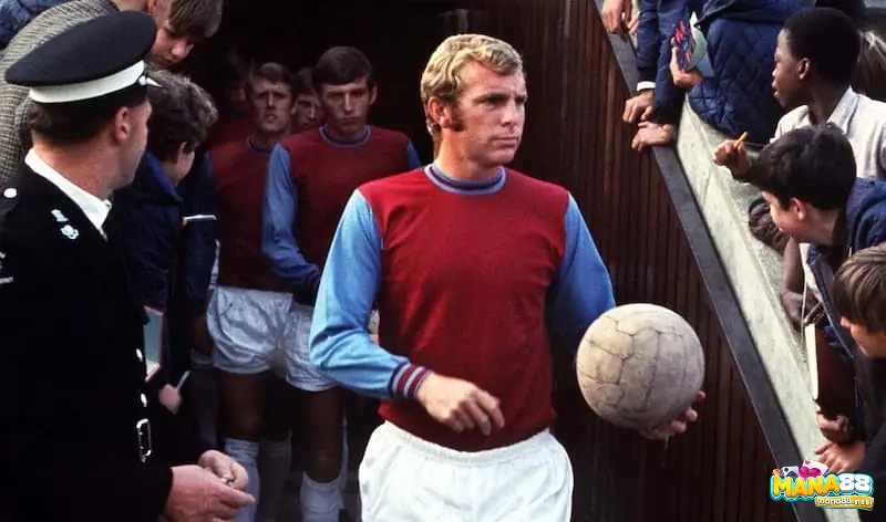 Bobby Moore xứng đáng là người đội trưởng bất tử ở lịch sử bóng đá Anh.