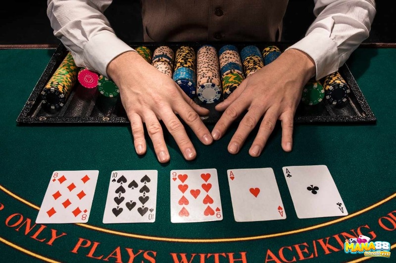 Vòng Flop là giai đoạn quan trọng trong cách chơi texas hold'em vì bạn đã thấy 5 lá bài, đánh giá tốt hơn về khả năng thắng của mình