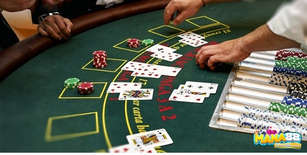 Các lỗi thường gặp khi mới học cách chơi texas hold'em như giữ nhiều bài tẩy, không để ý vị trí