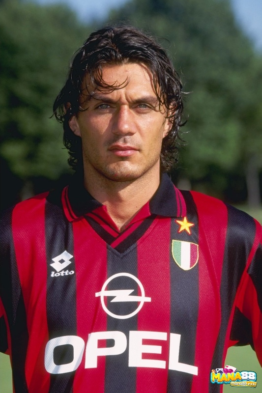 Là một trong những hậu vệ hay nhất c1 được xem là biểu tượng bất tử của AC Milan