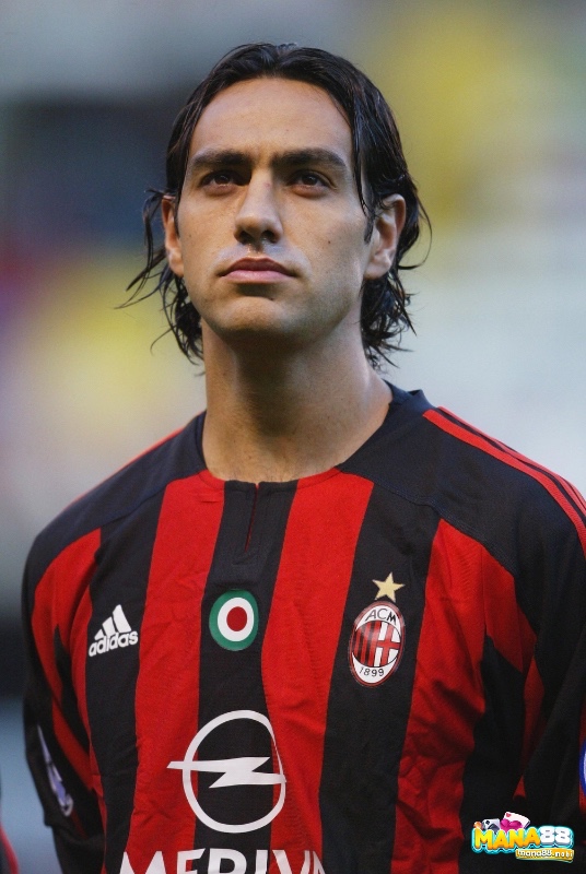 Alessandro Nesta định nghĩa sự thanh thoát trong phòng ngự xứng đáng hậu vệ hay nhất c1