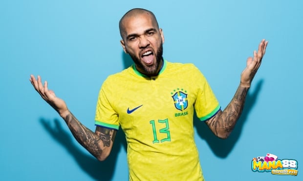 Dani Alves là hậu vệ cánh nhiều danh hiệu nhất lịch sử