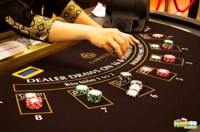 Baccarat là trò chơi bài phổ biến đặc biệt tại các casino châu Á với luật chơi đơn giản