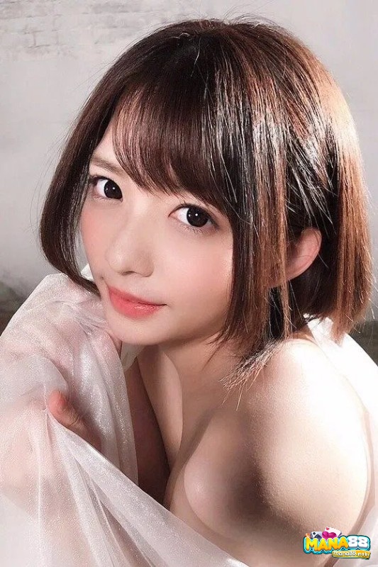 Rika nổi bật bởi nhan sắc xinh đẹp trong sáng