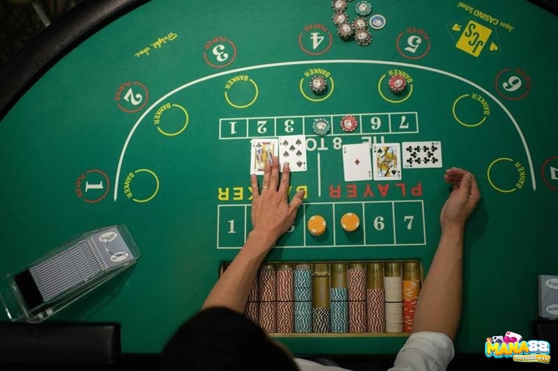 Luật chơi cũng như cách tính điểm Baccarat miễn phí chi tiết và dễ hiểu nhất dành cho anh em