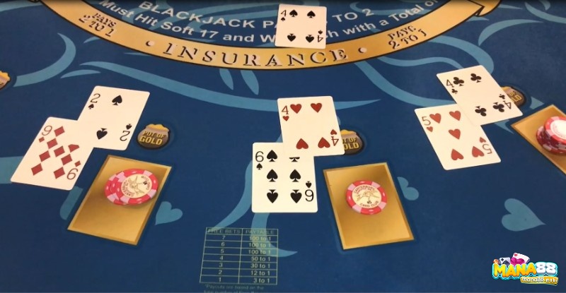 Free Bet Blackjack sử dụng từ 6 đến 8 bộ bài tiêu chuẩn, mỗi bộ có 52 lá