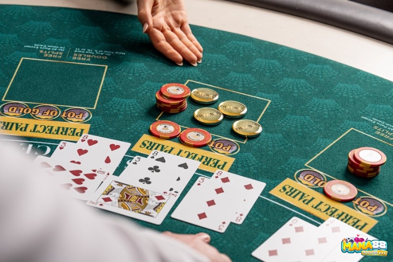Lợi thế rõ ràng nhất của Free Bet Blackjack là khả năng thực hiện các lượt double down và split mà không cần rủi ro thêm tiền