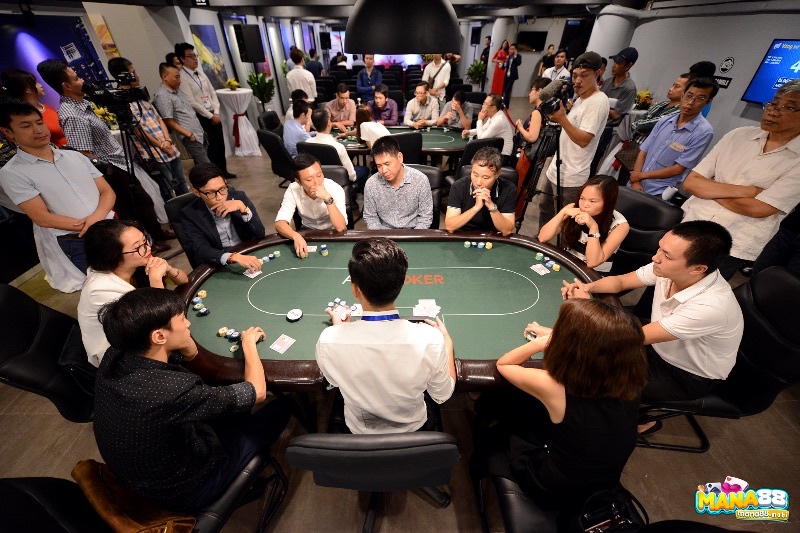 Poker hợp pháp chỉ diễn ra tại những câu lạc bộ được cấp phép.