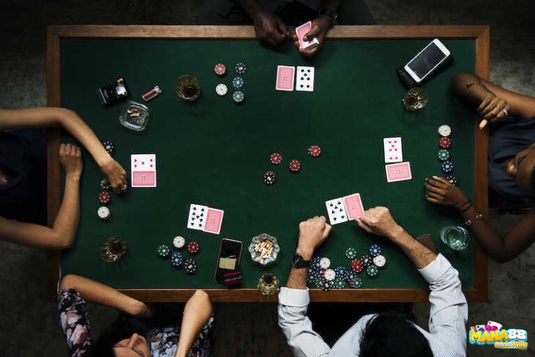 Người chơi poker thông minh sẽ biết fold đúng lúc, vừa bảo toàn vốn, giảm rủi ro, vừa chờ cơ hội giành chiến thắng lớn