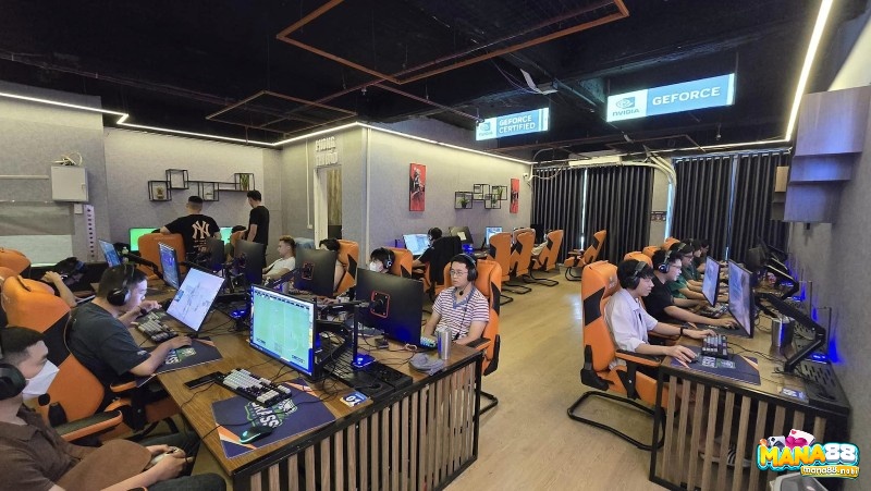 Tiếng bàn phím, mùi mì gói và những tiếng reo hò trong quán net mãi là thanh âm đẹp nhất của tuổi thơ.