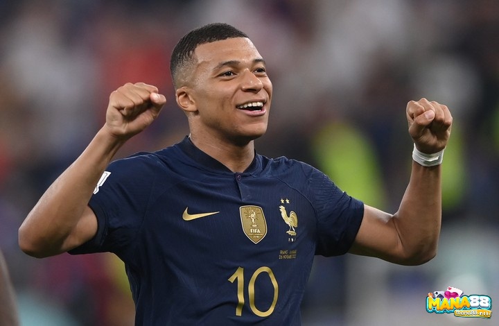 Griezmann và Mbappé cùng tỏa sáng trong màu áo tuyển Pháp, kết hợp kinh nghiệm và sức trẻ nơi hàng công.