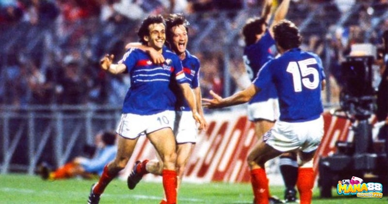 Michel Platini cùng chức vô địch Euro 1984 và kỷ lục ghi 9 bàn trong 5 trận đấu cho đội tuyển Pháp.