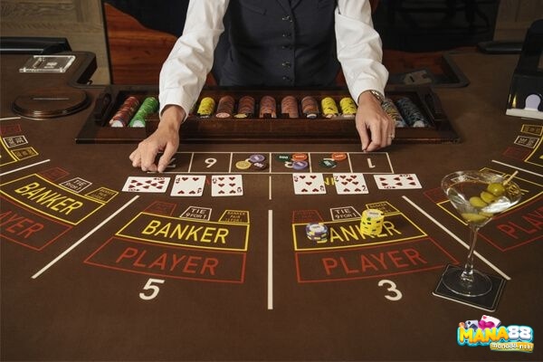 Các mức điểm nhà cái và người chơi có quyền được rút thêm lá bài