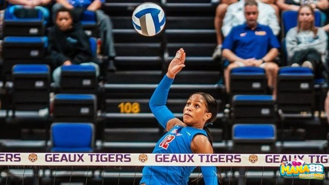 Natalia Newsome nổi bật với vertical jump khoảng 40 đến 41 inch